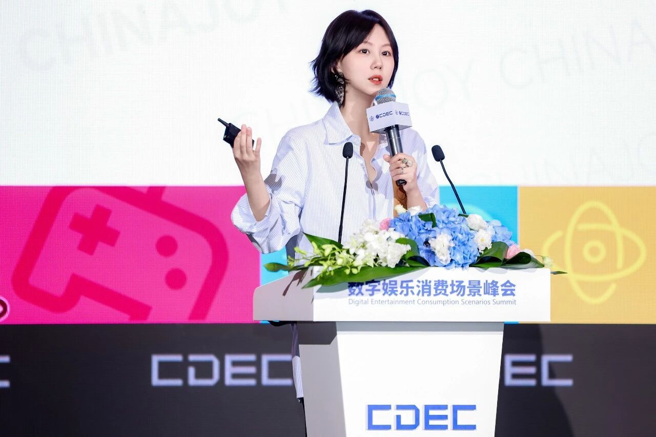 &nbsp;徐悲鸿美术馆副馆长、策展人，ChinaJoy艺术科技推荐官 王泽婷