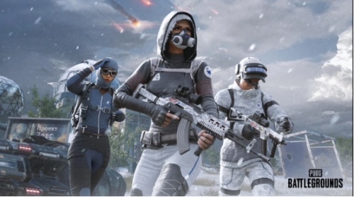 生存通行证里的新外观和枪皮都带有雪地迷彩特征