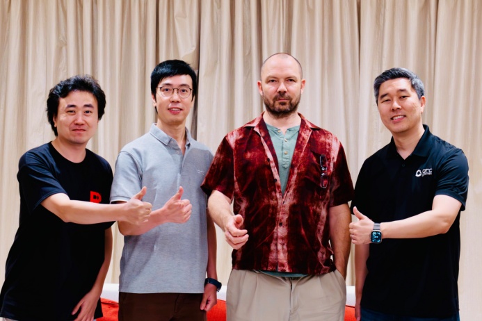 从左至右：游戏动力编辑、曾铮、Jonathan Blow、Jason Park